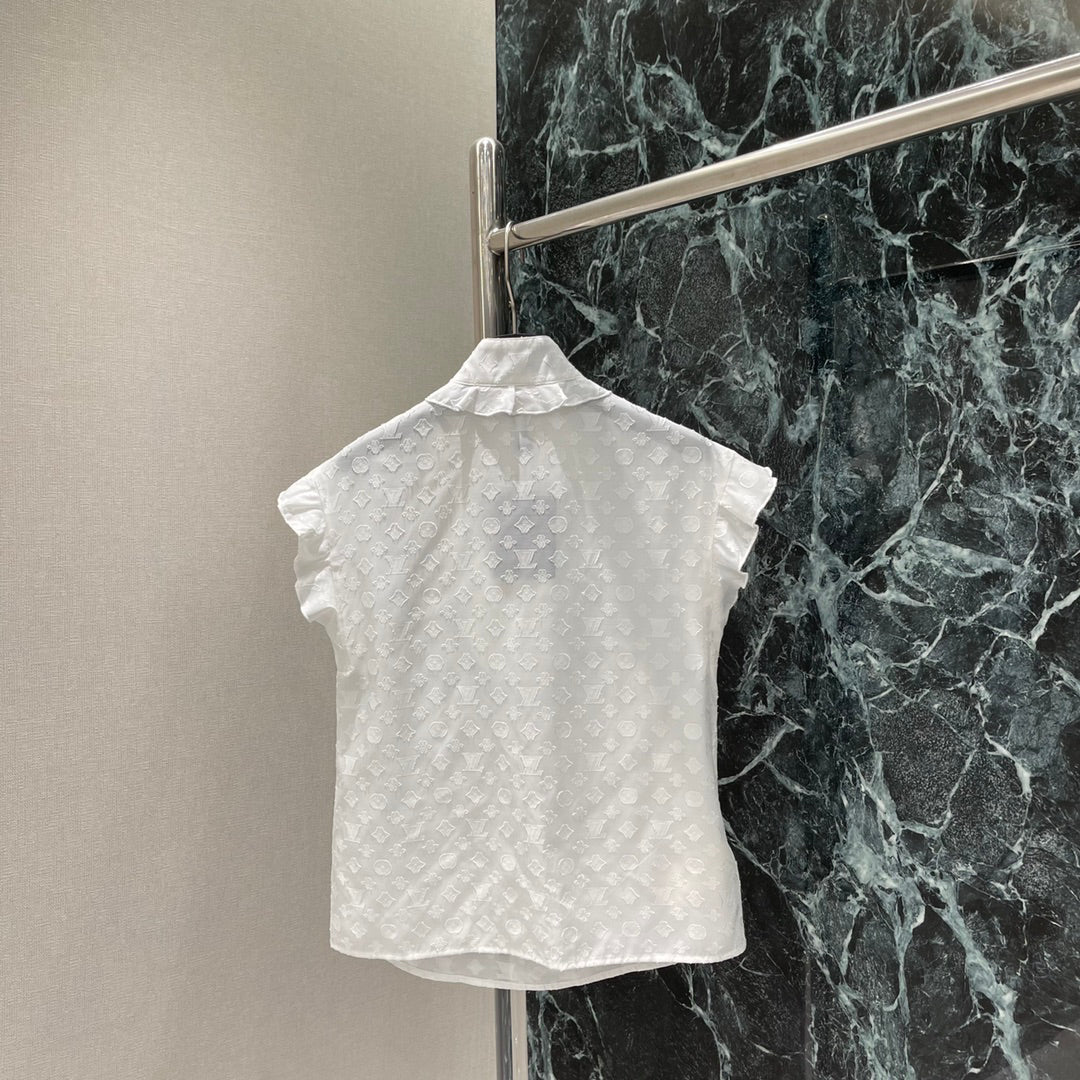 25 White jacquard logo shirt with gold buttons