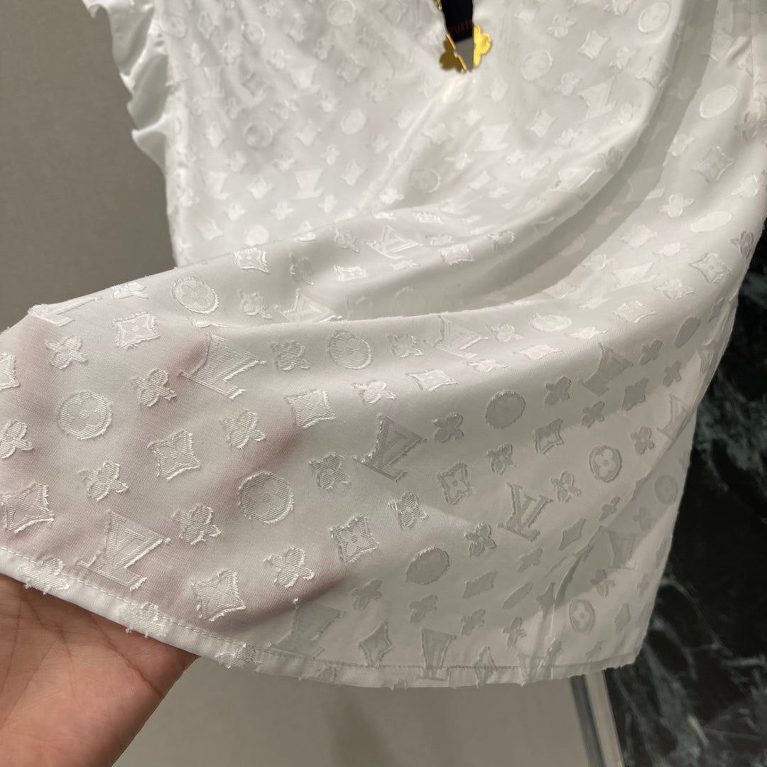 25 White jacquard logo shirt with gold buttons
