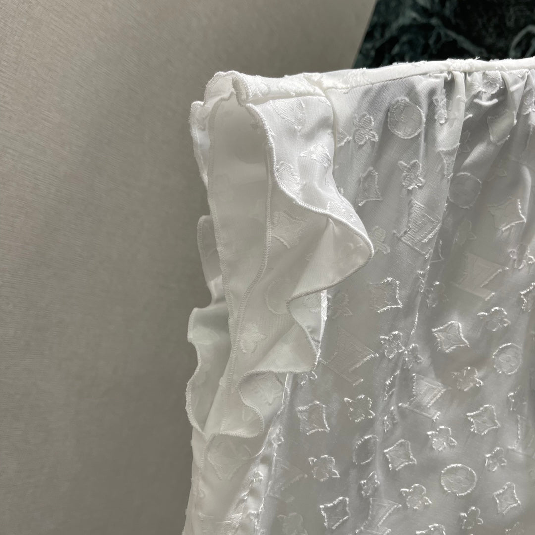 25 White jacquard logo shirt with gold buttons