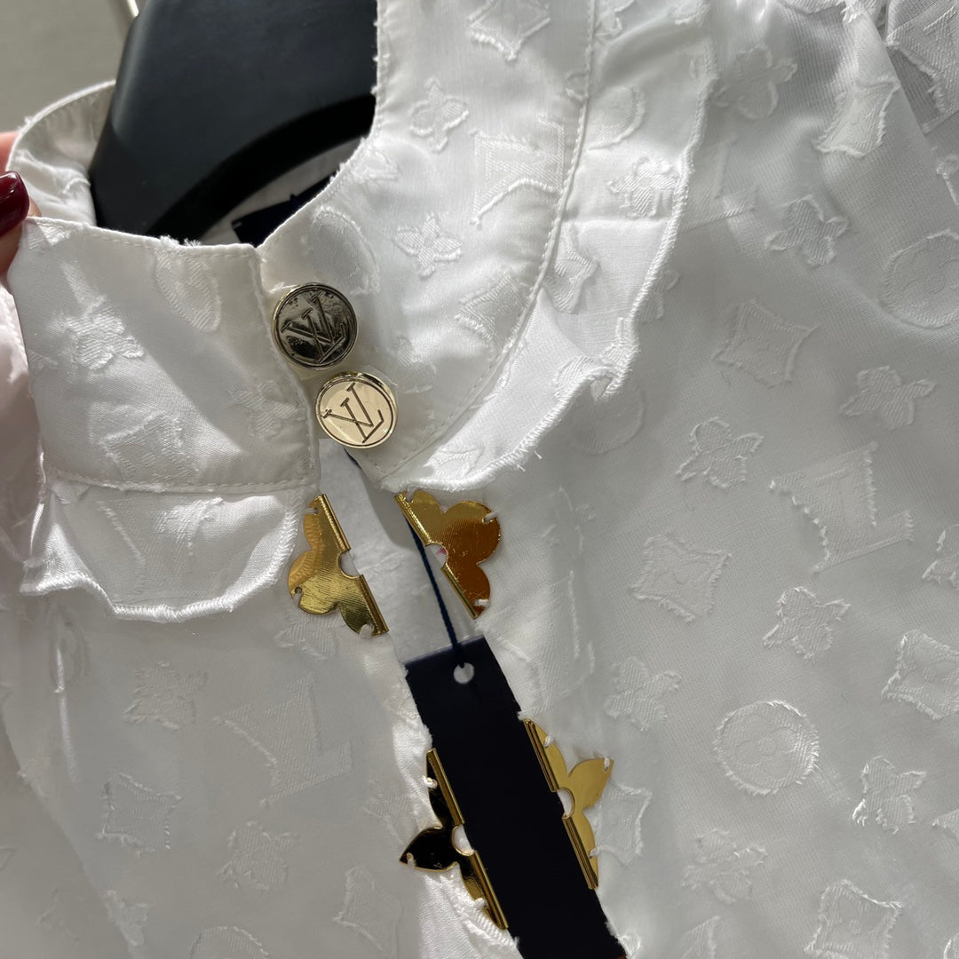 25 White jacquard logo shirt with gold buttons