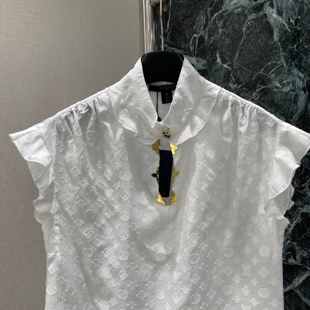 25 White jacquard logo shirt with gold buttons