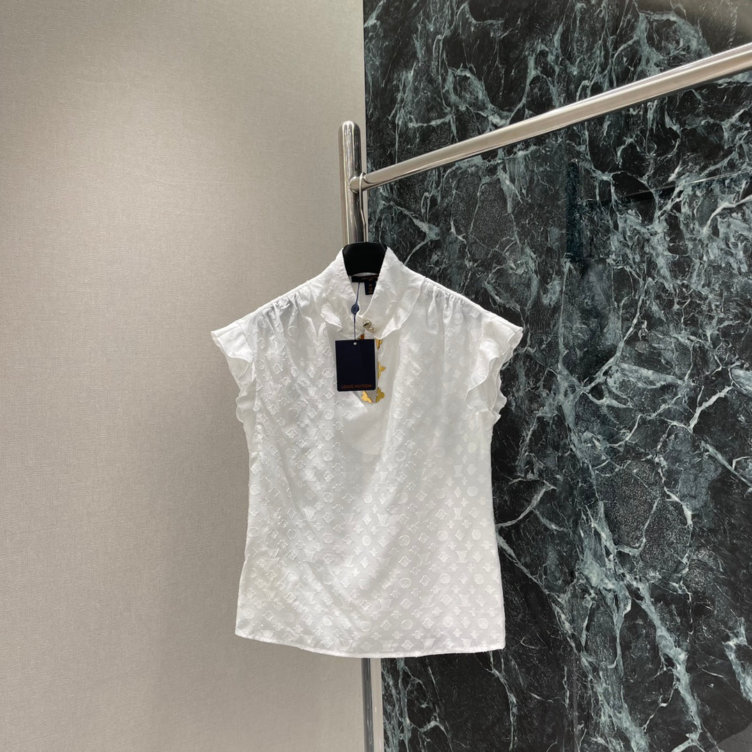 25 White jacquard logo shirt with gold buttons