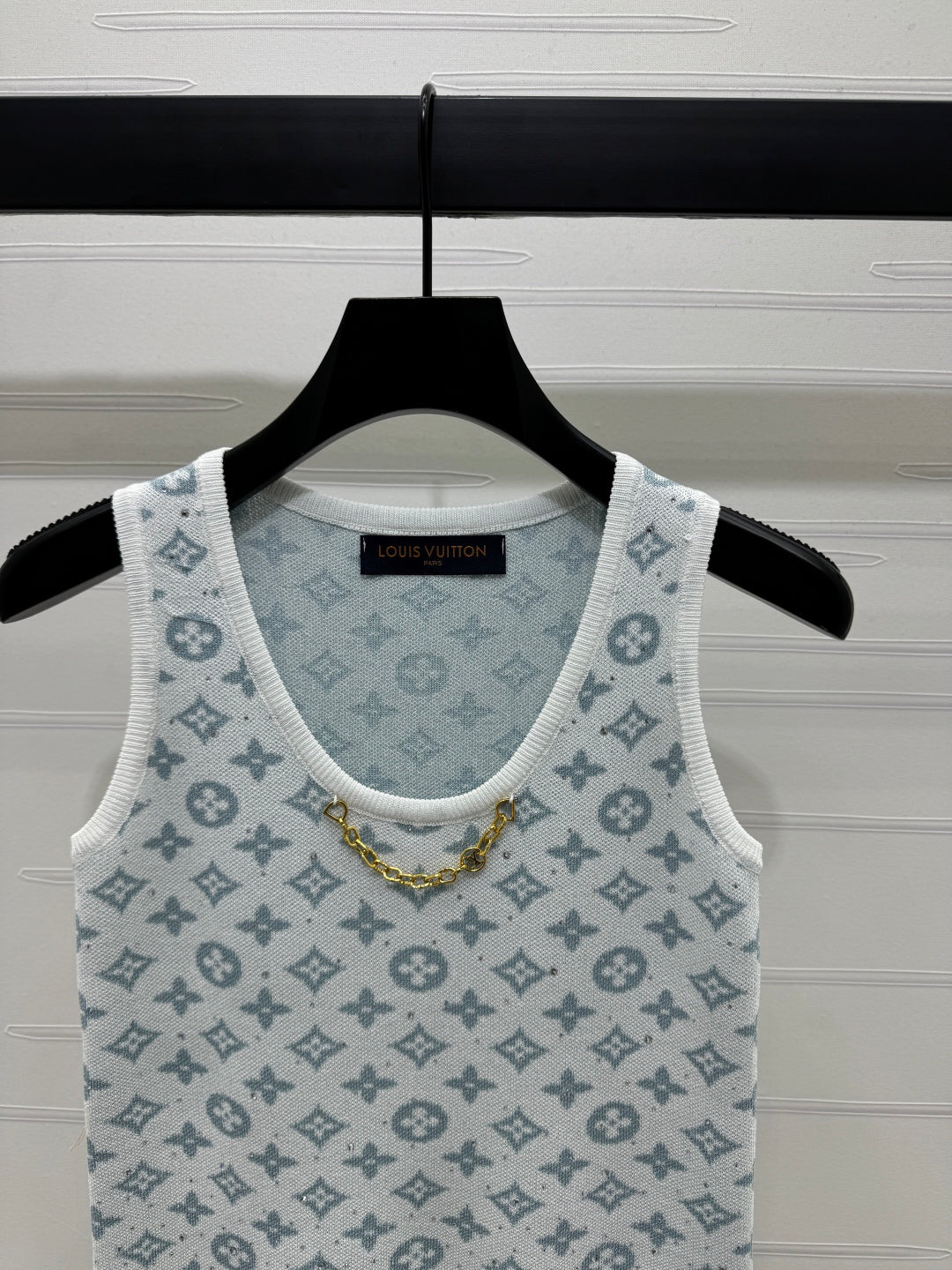 25 Spring and Summer Latest U-neck knitted vest