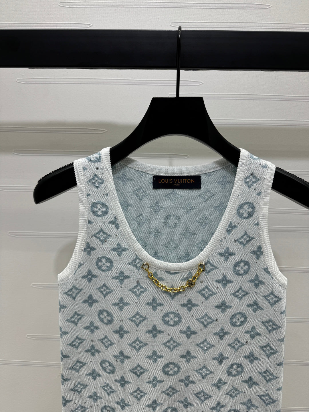 25 Spring and Summer Latest U-neck knitted vest
