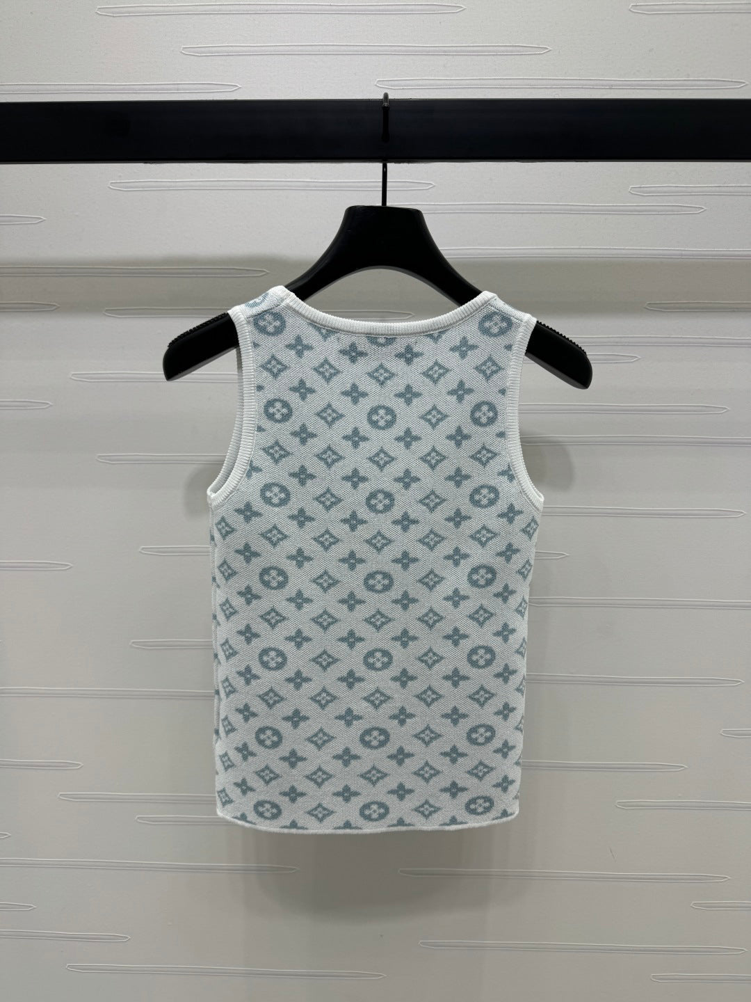 25 Spring and Summer Latest U-neck knitted vest