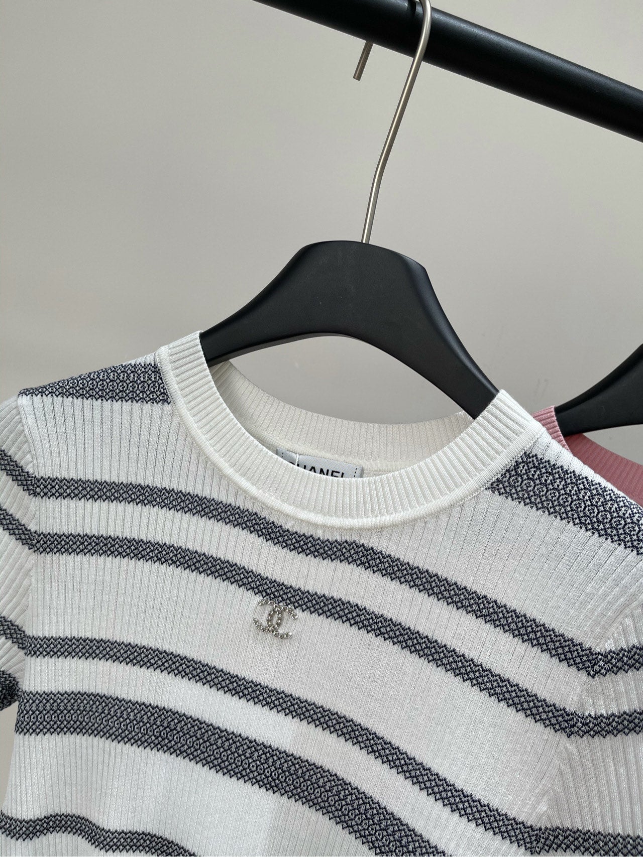 25 Three color striped knitted short sleeved shirt