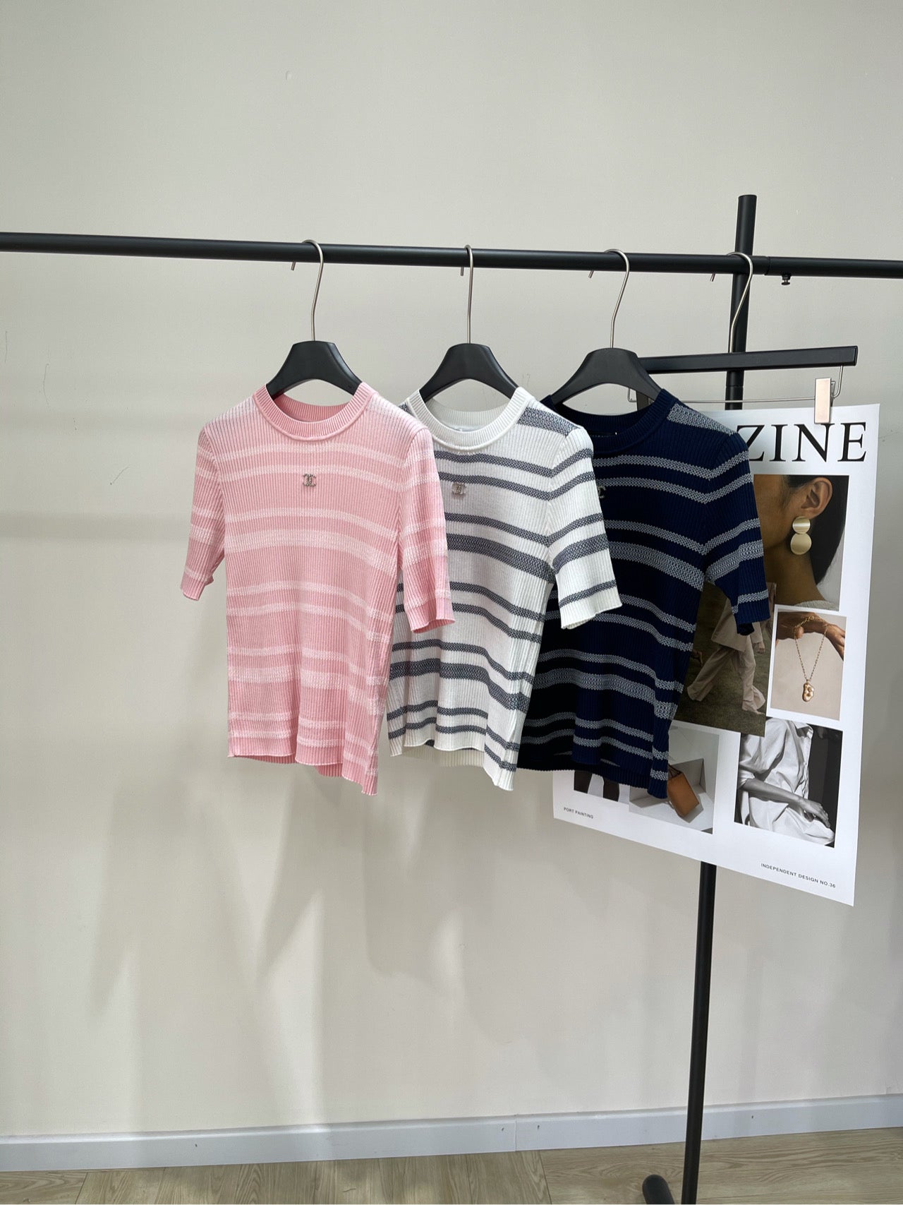 25 Three color striped knitted short sleeved shirt