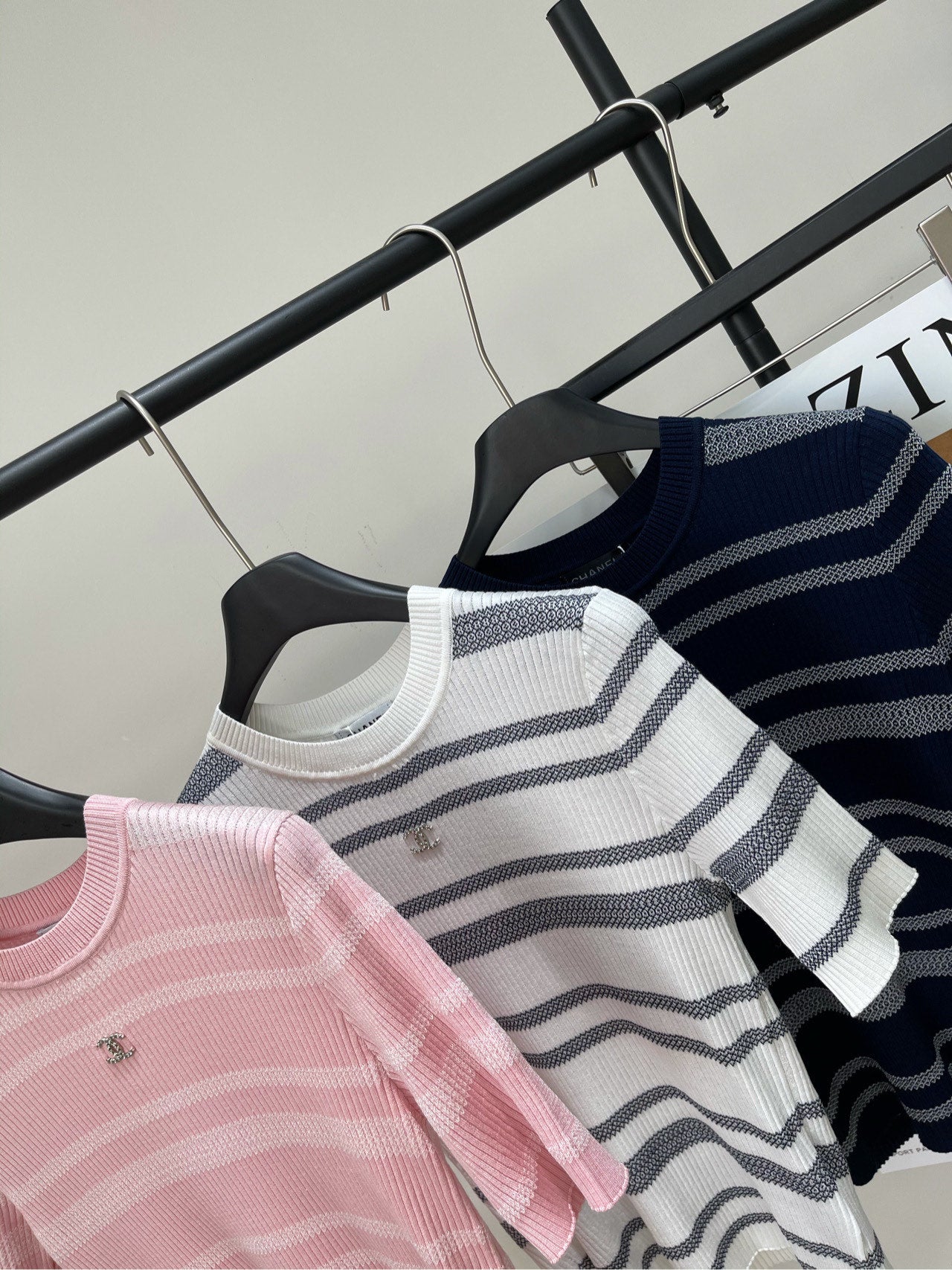 25 Three color striped knitted short sleeved shirt