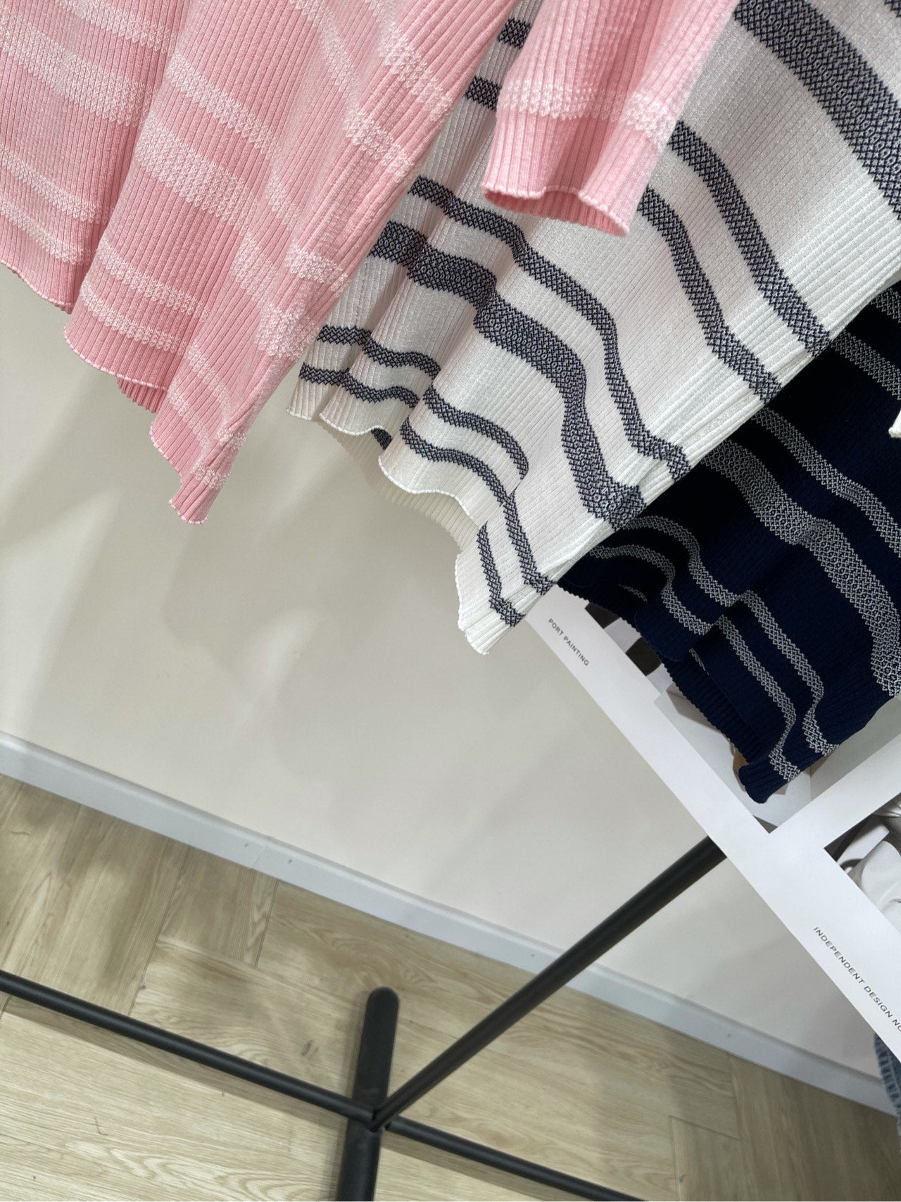 25 Three color striped knitted short sleeved shirt