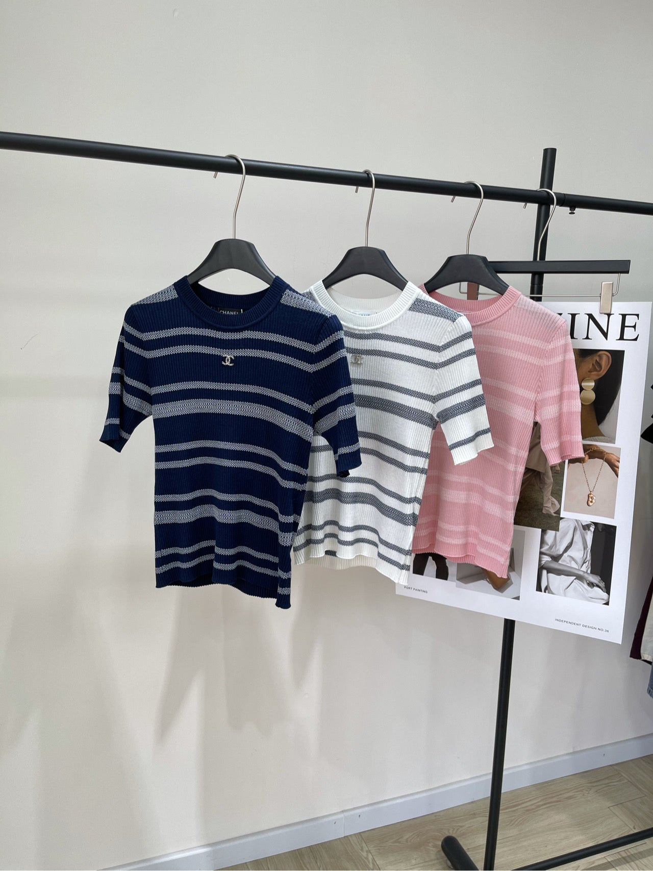 25 Three color striped knitted short sleeved shirt