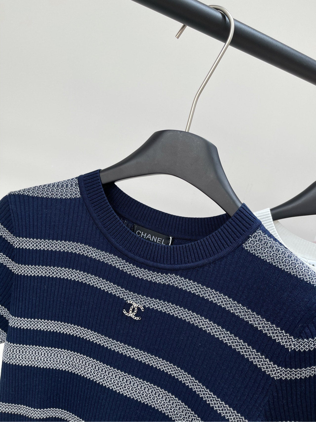 25 Three color striped knitted short sleeved shirt