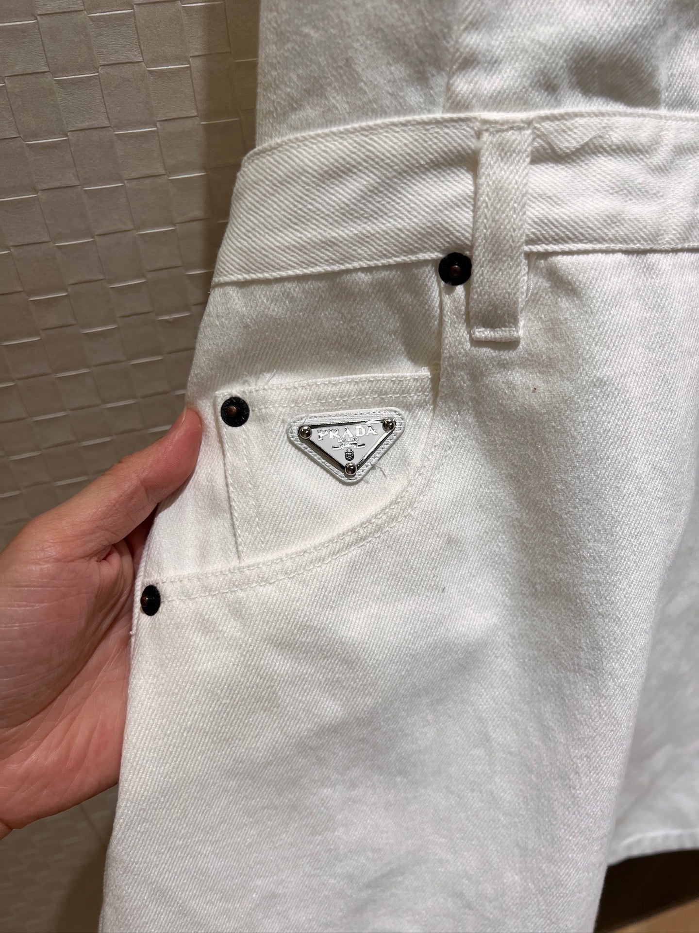P 25 Halter neck stitching open back