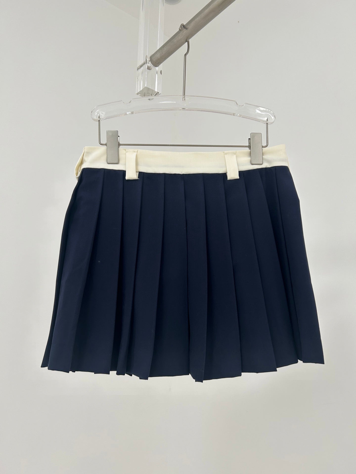 25 new white edge wool pleated skirt