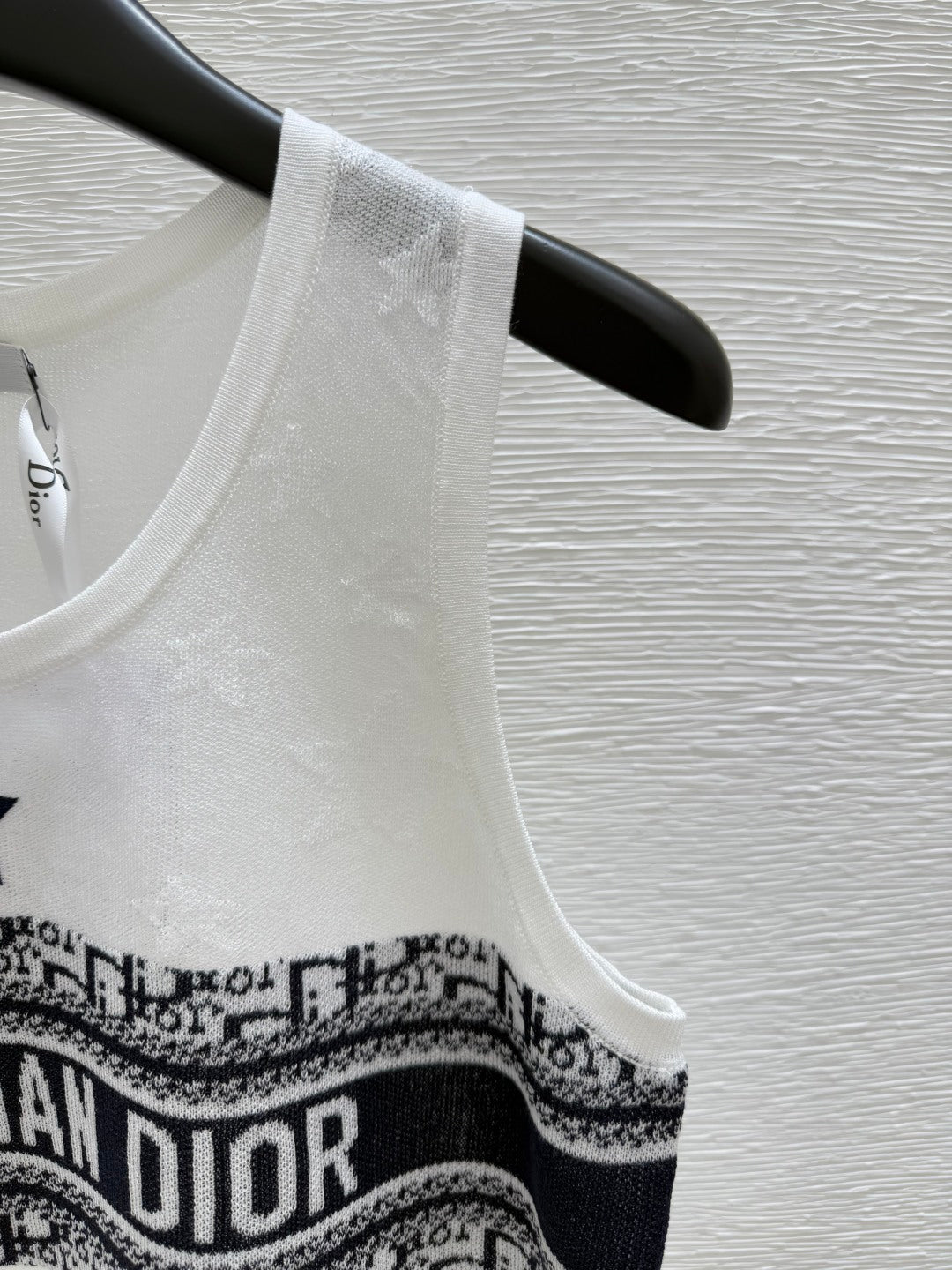 25 New jacquard knitted vest