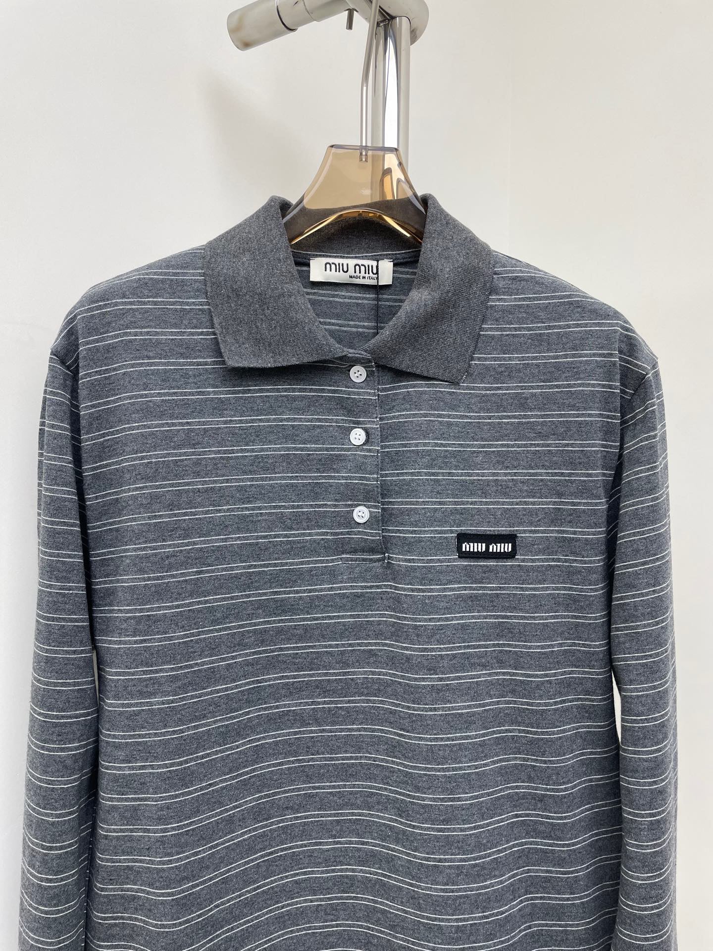 High-grade gray striped lapel long sleeve + shorts