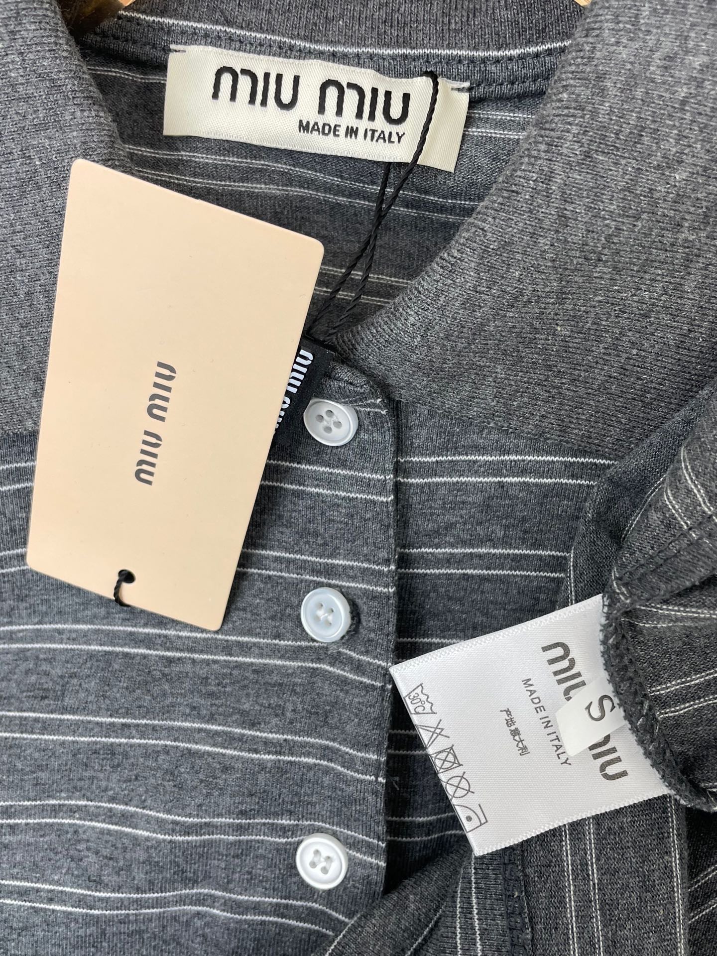 High-grade gray striped lapel long sleeve + shorts
