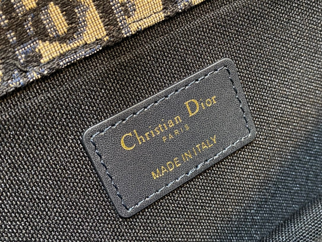 D Montaigne embroidered bag