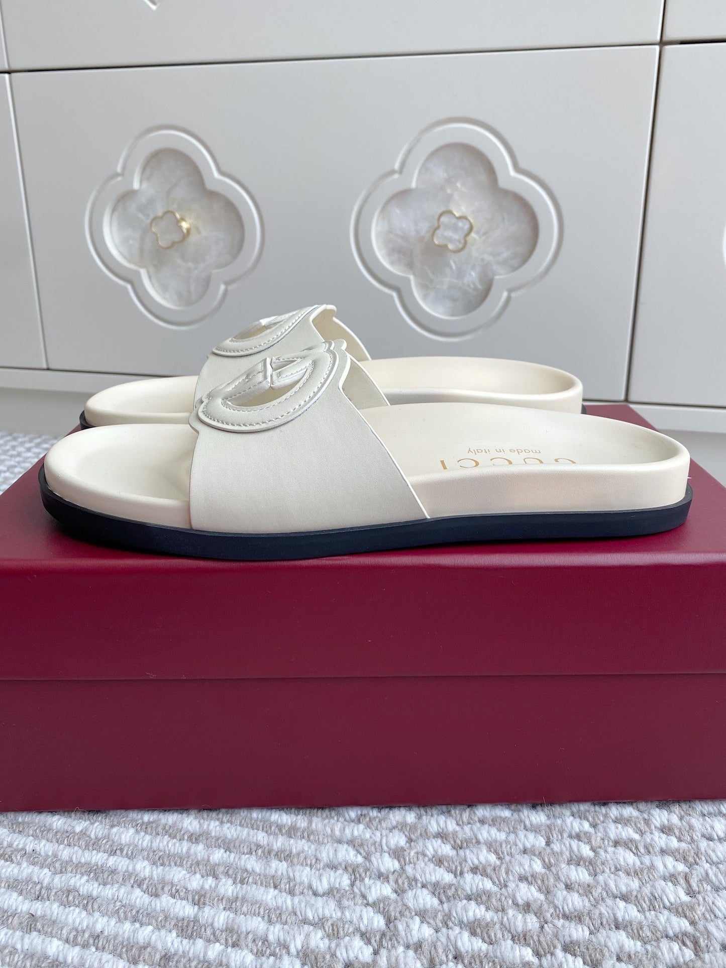Slipper White Cowhide 291036