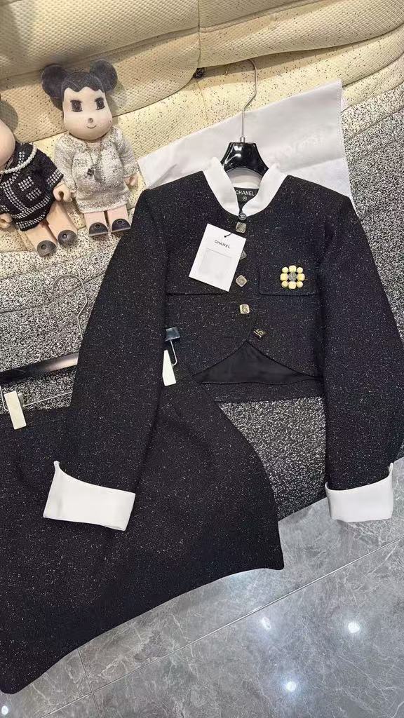c 25 Short jacket+short skirt set