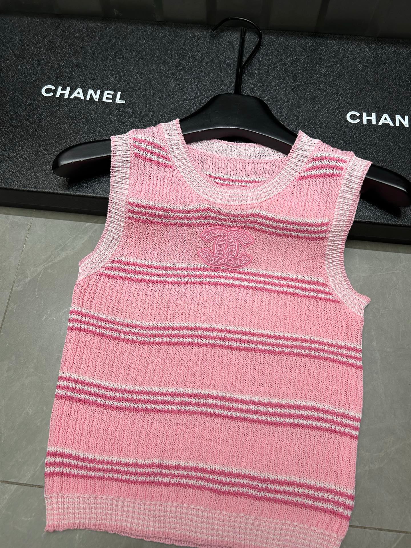 25 Summer new striped double C knitted vest