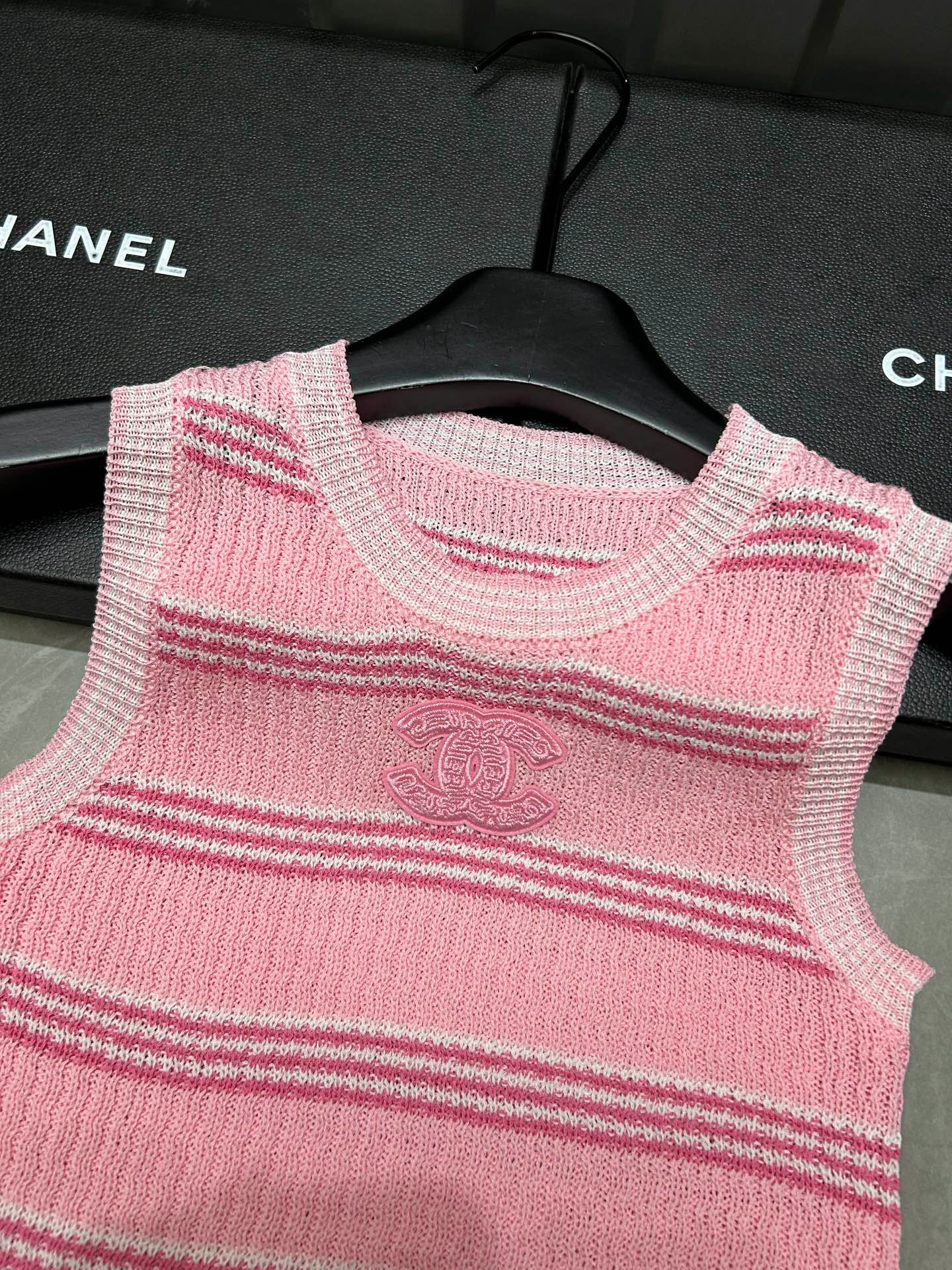 25 Summer new striped double C knitted vest
