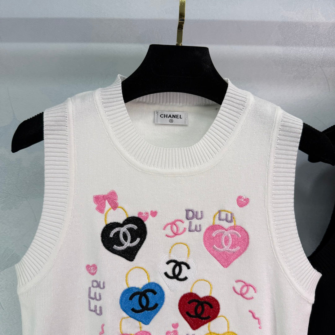 25 new Heart embroidered knitted vest