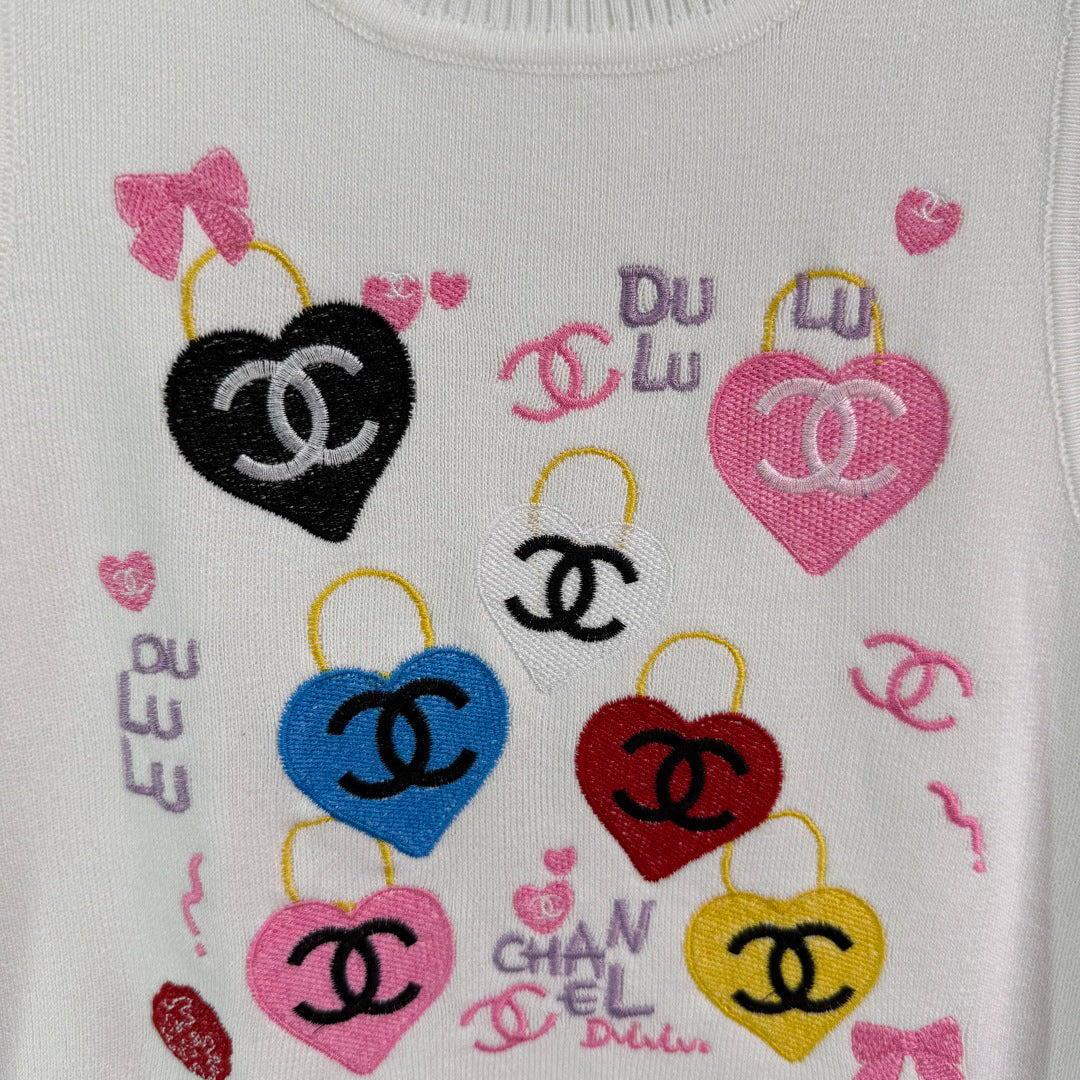 25 new Heart embroidered knitted vest