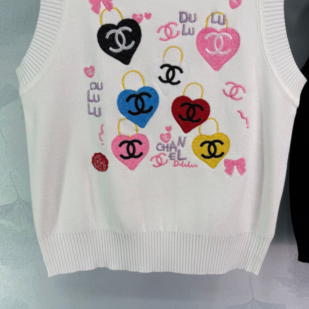 25 new Heart embroidered knitted vest
