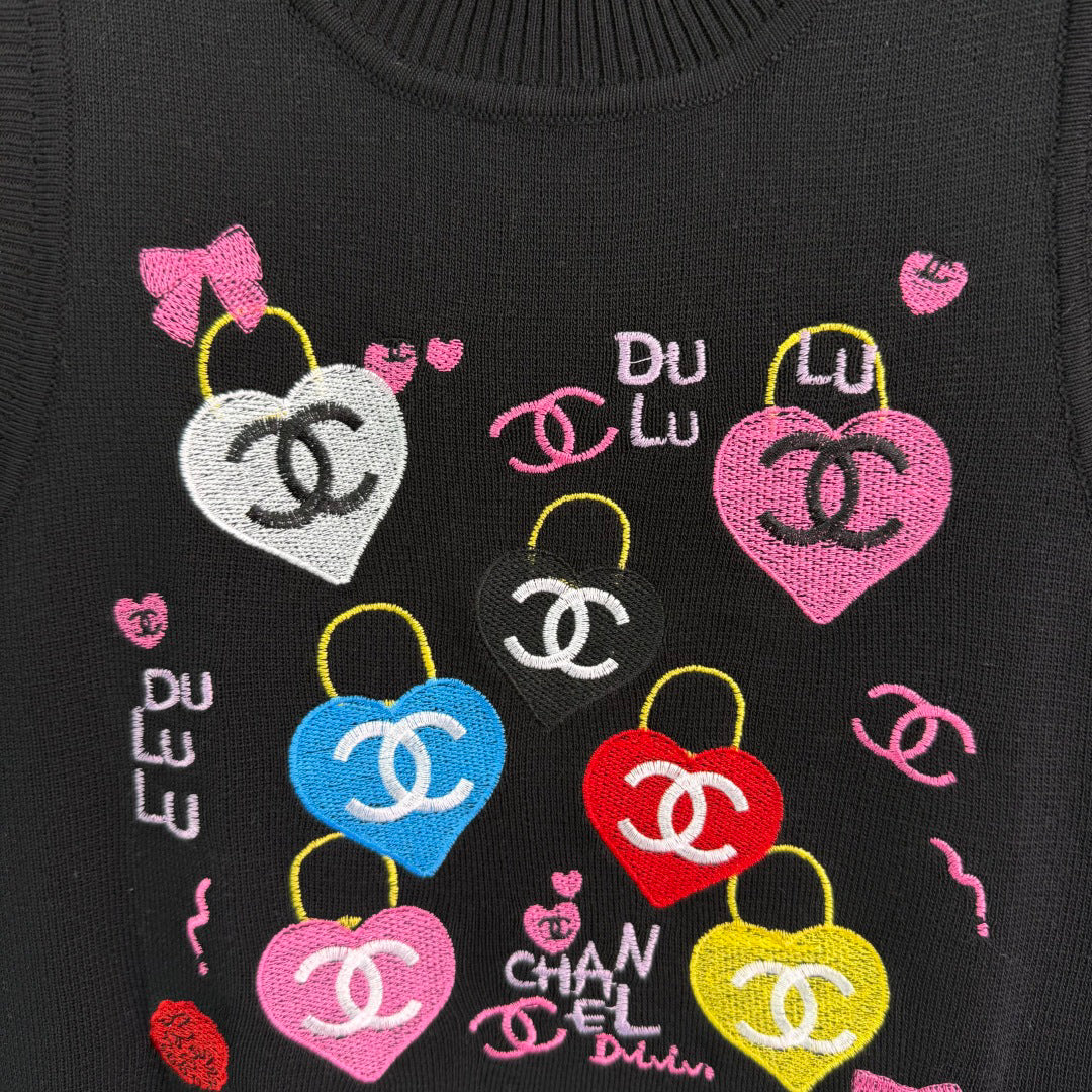 25 new Heart embroidered knitted vest