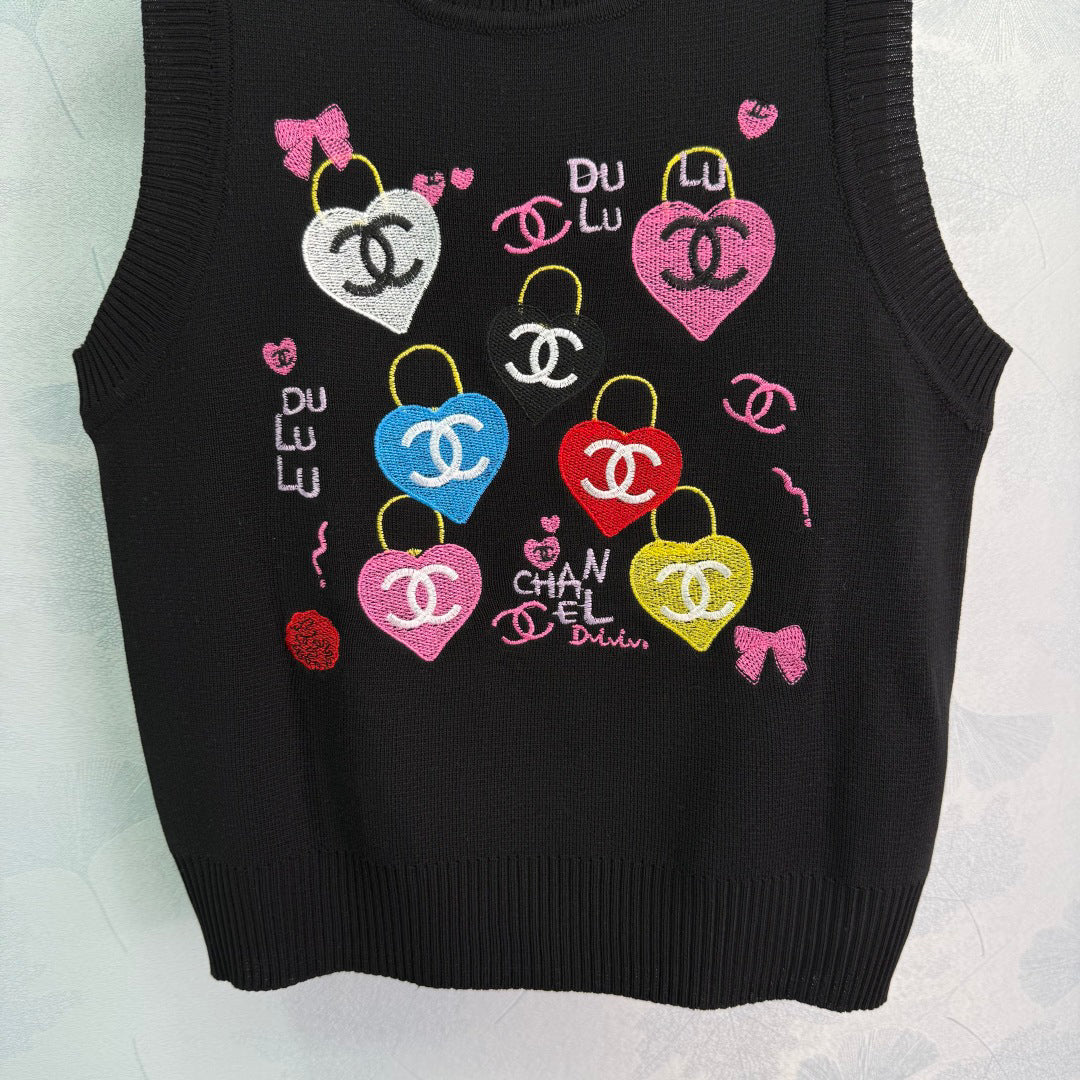 25 new Heart embroidered knitted vest