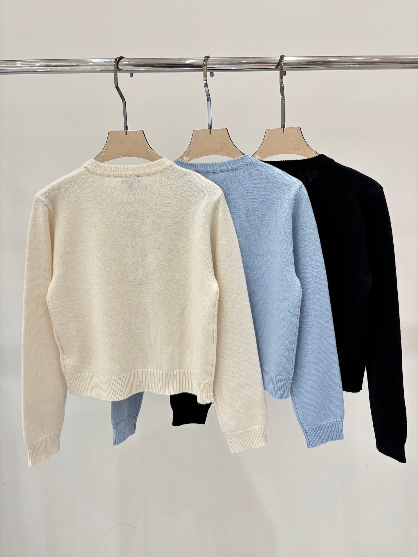 25 Early spring new round neck single row bird color button simple casual knitted cardigan