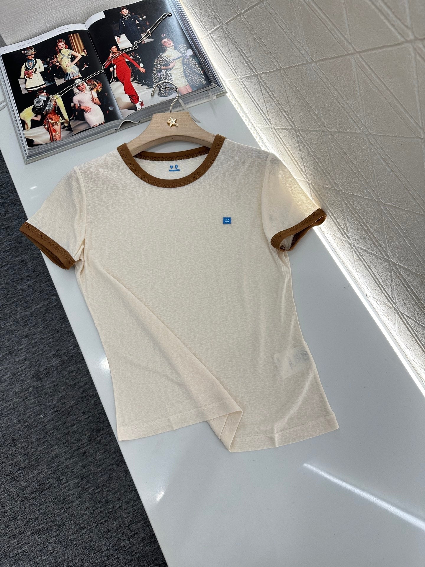 25 round neck smiley face short sleeves