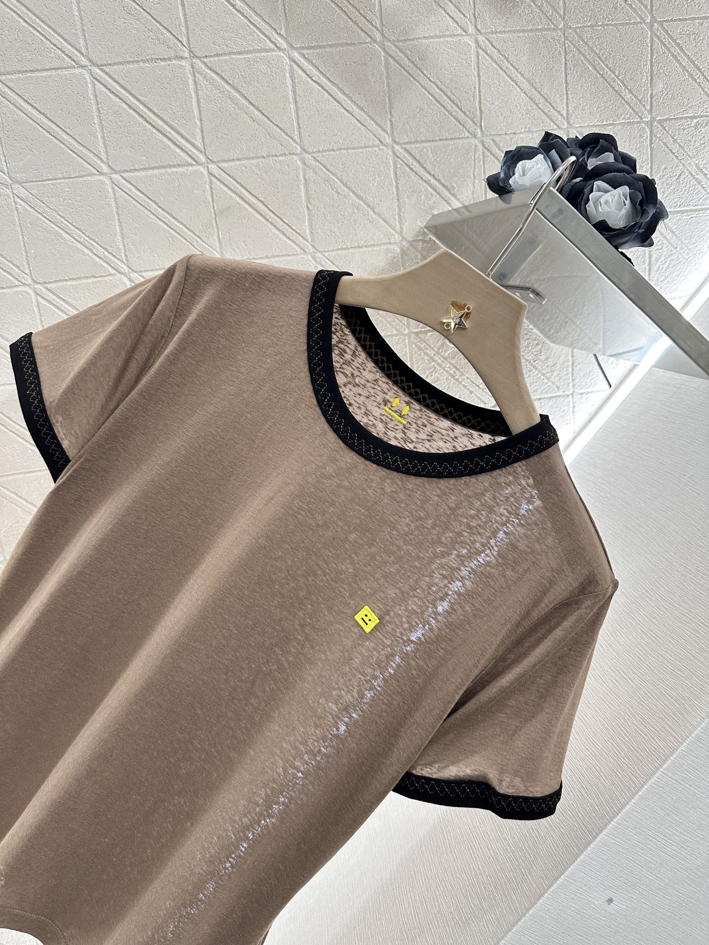 25 round neck smiley face short sleeves