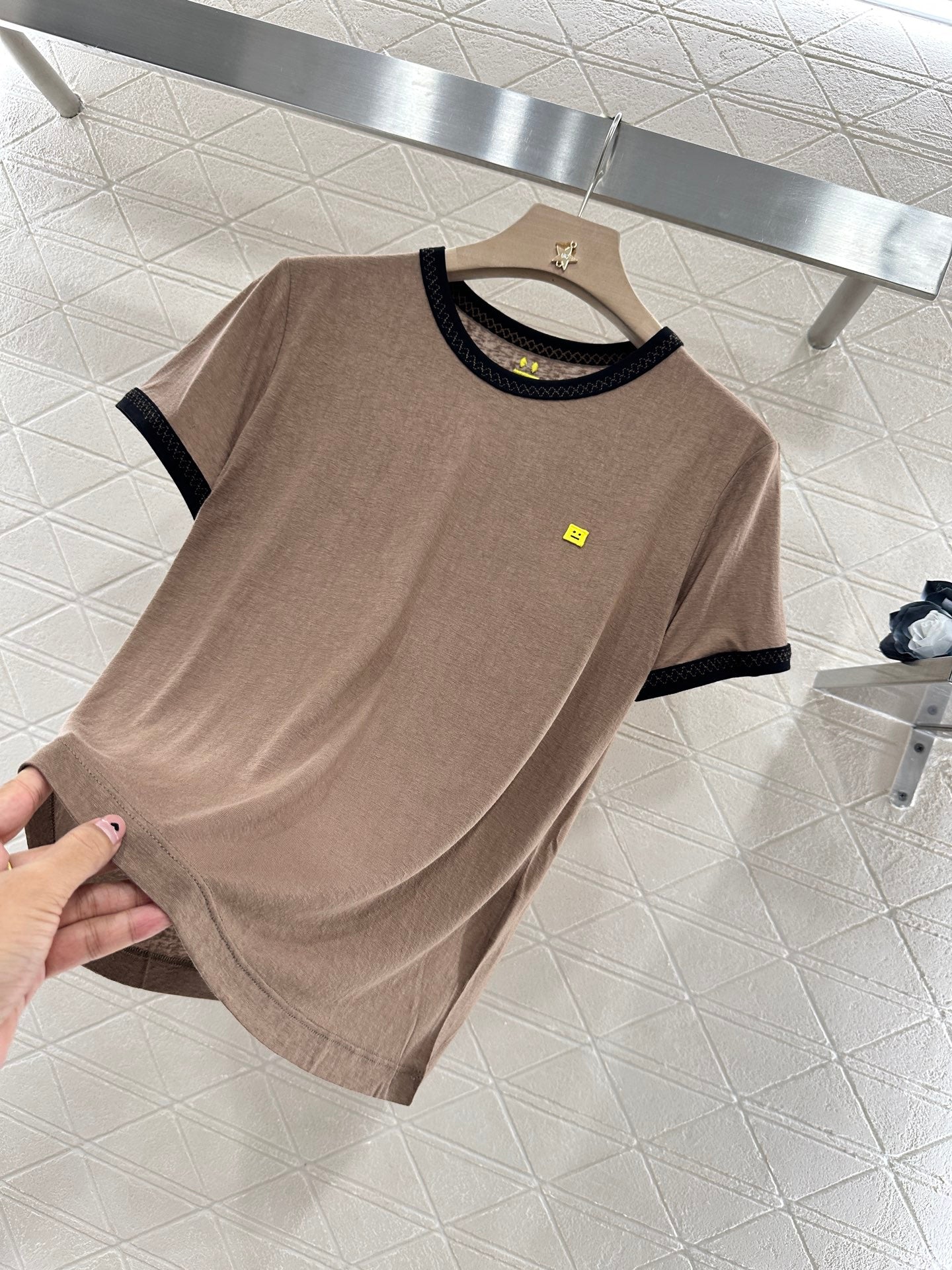 25 round neck smiley face short sleeves