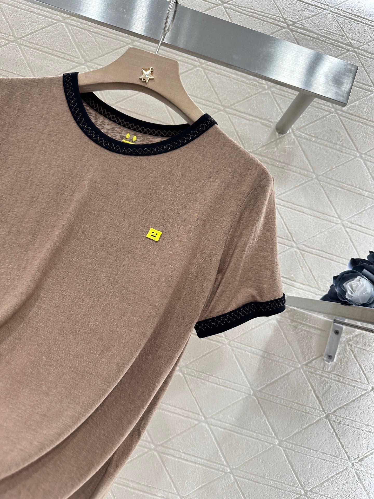 25 round neck smiley face short sleeves