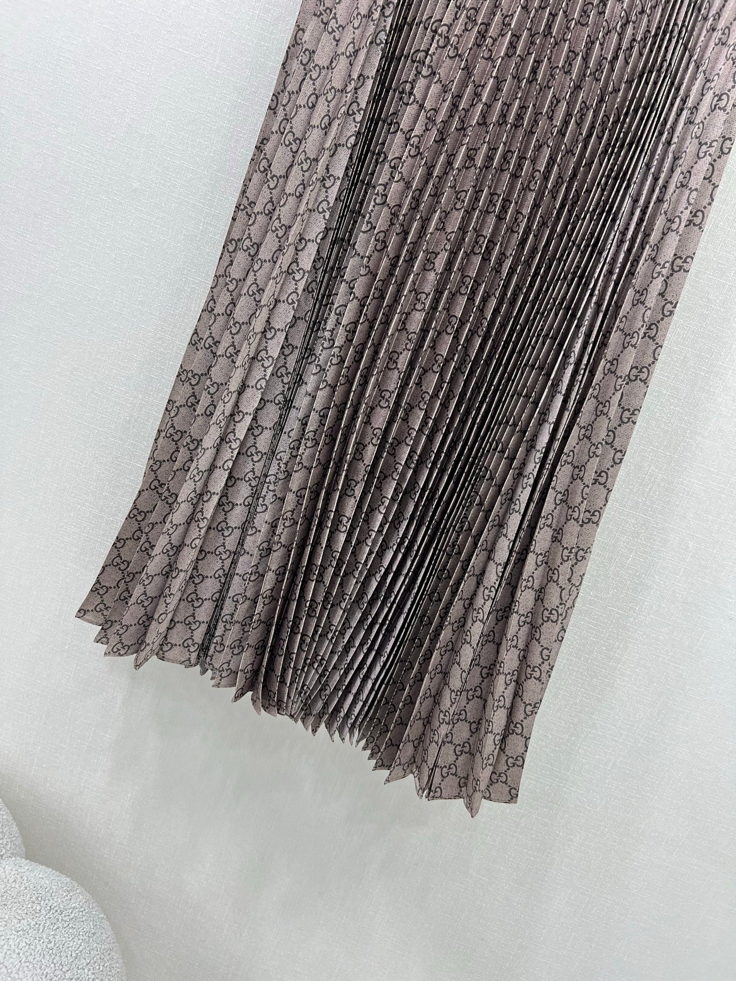 25 Early Spring New Arrival Classic Double Glogo Printed Pleated Long Pleated Skirt