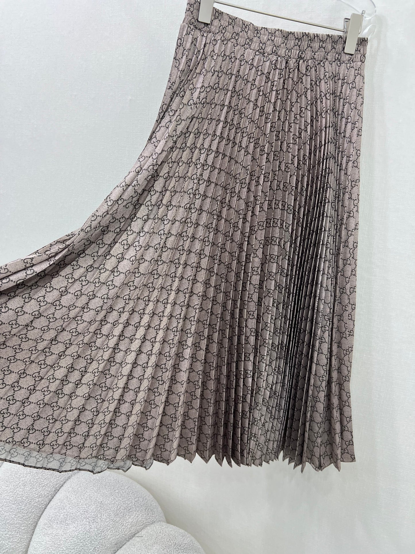 25 Early Spring New Arrival Classic Double Glogo Printed Pleated Long Pleated Skirt
