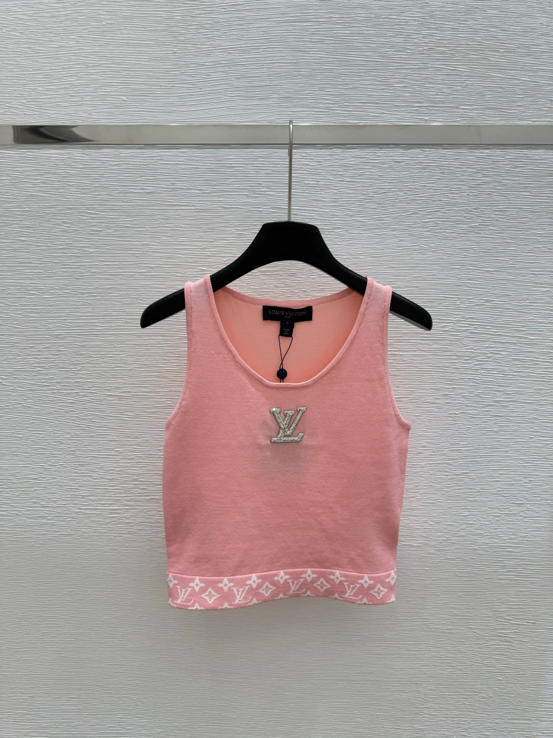 25 Round neck knitted vest