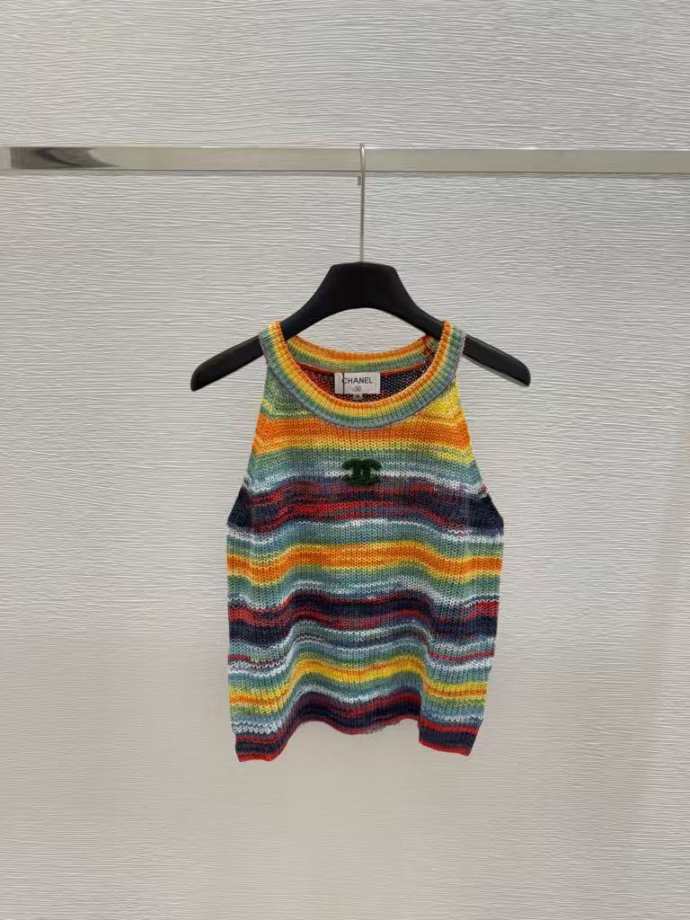 25 Round neck striped knitted vest