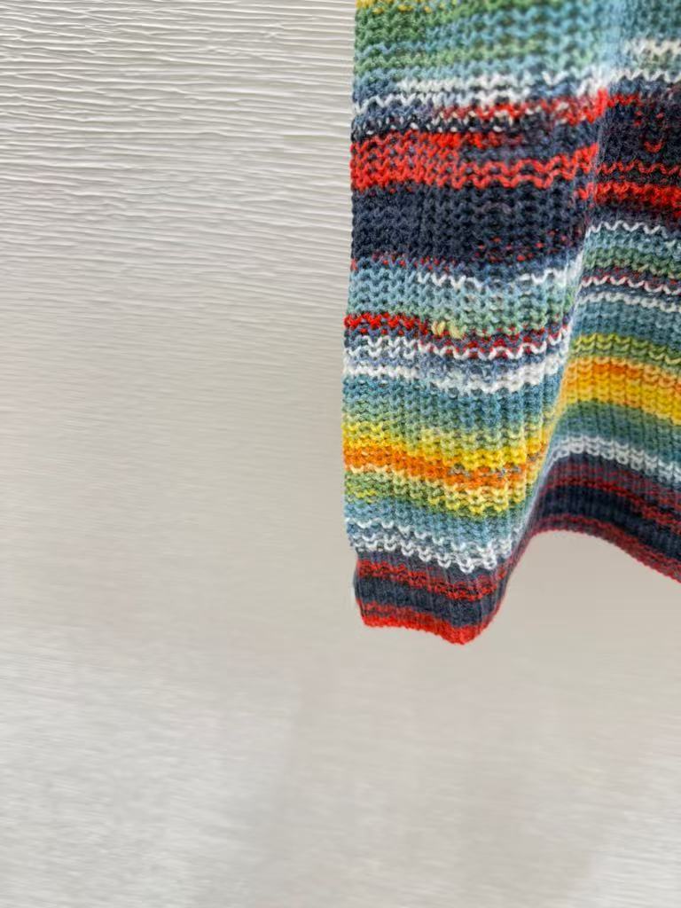 25 Round neck striped knitted vest