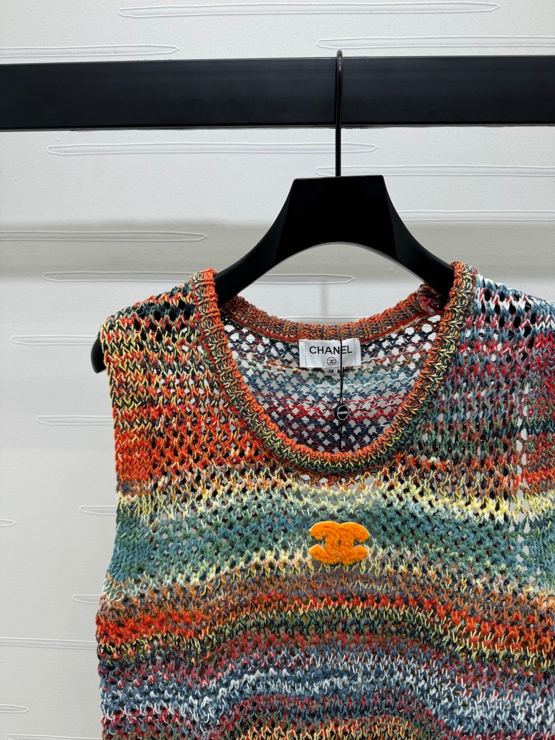 25 Gradient striped hollow knitted sleeveless vest