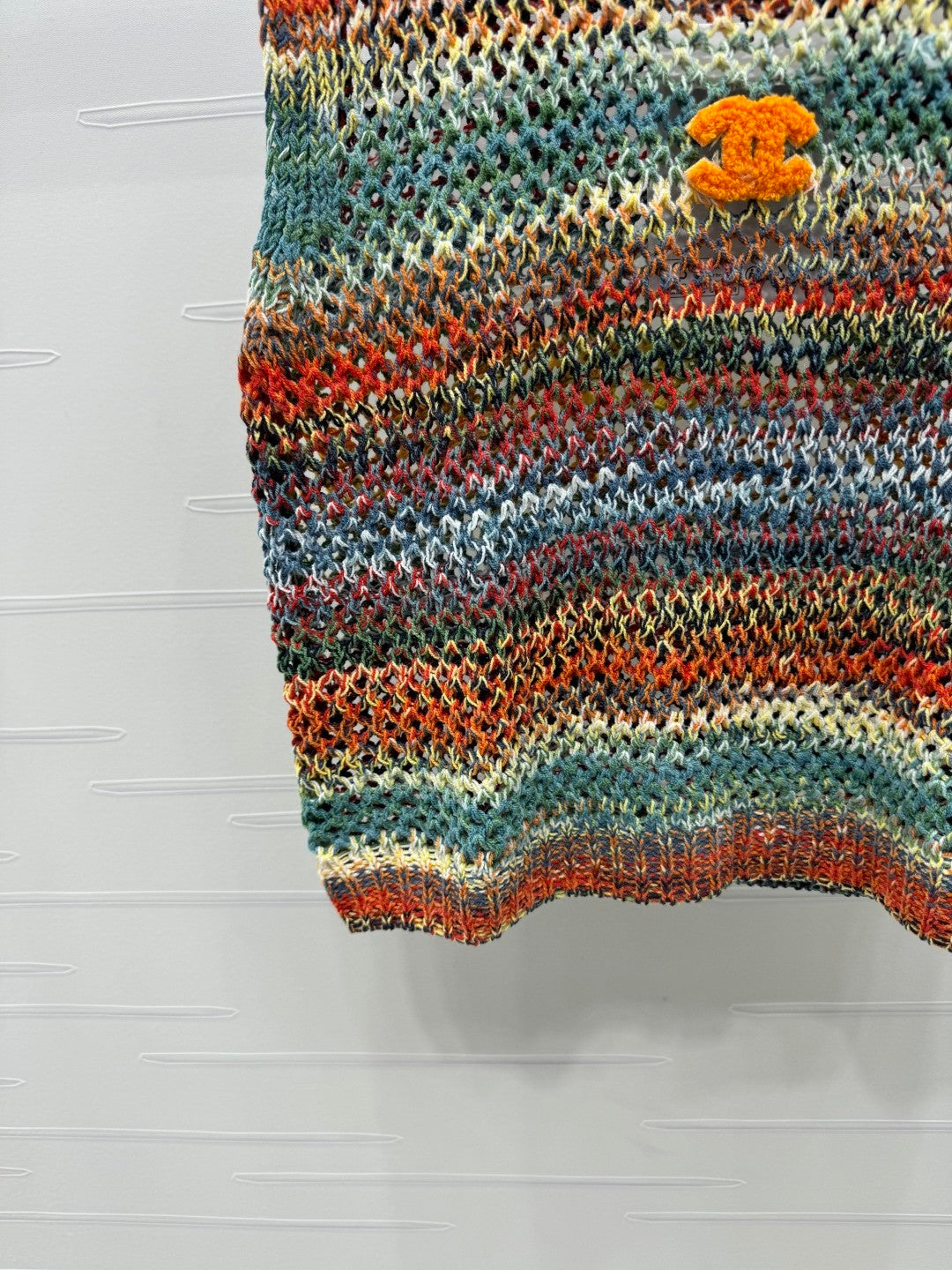 25 Gradient striped hollow knitted sleeveless vest