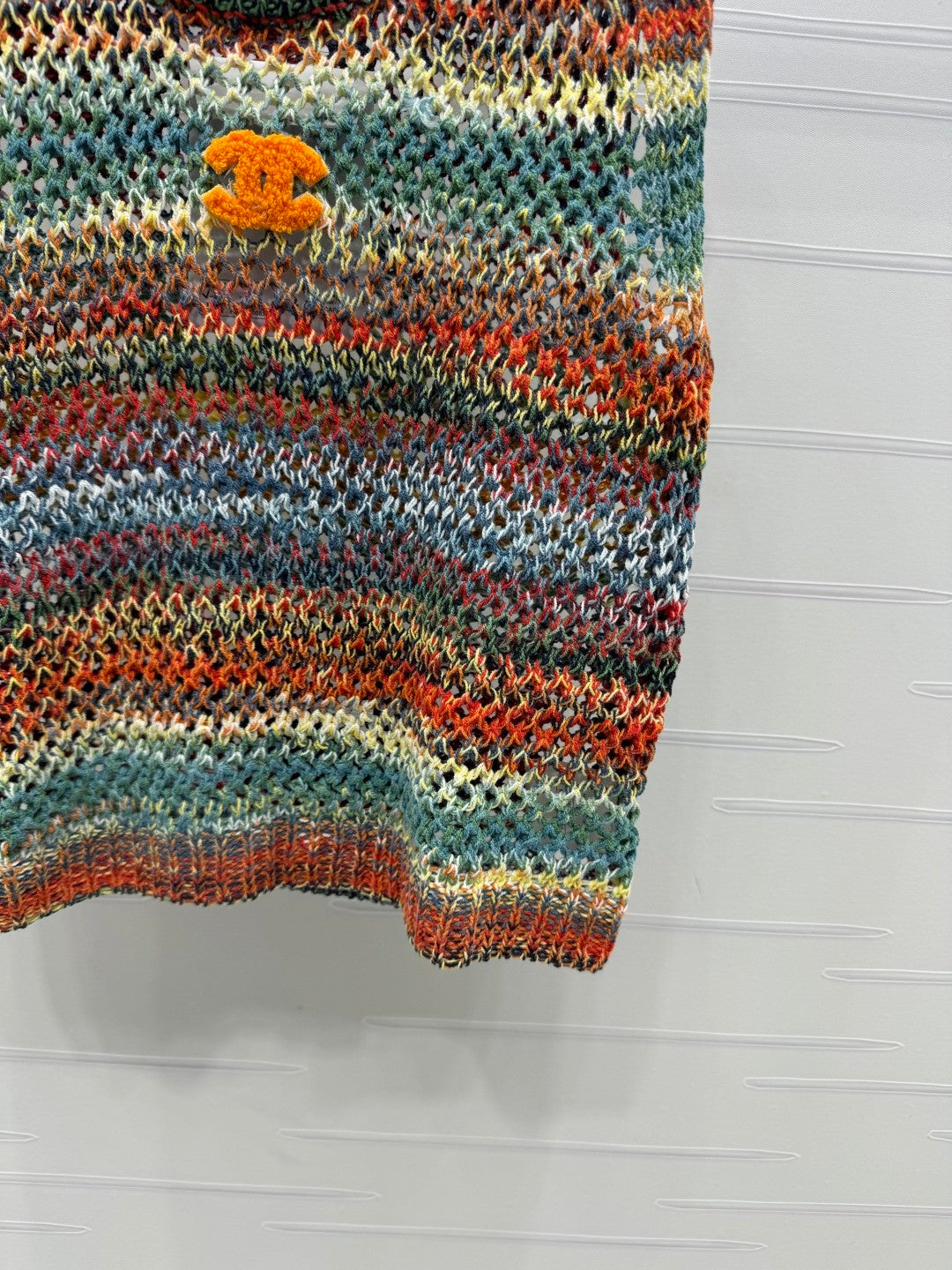 25 Gradient striped hollow knitted sleeveless vest