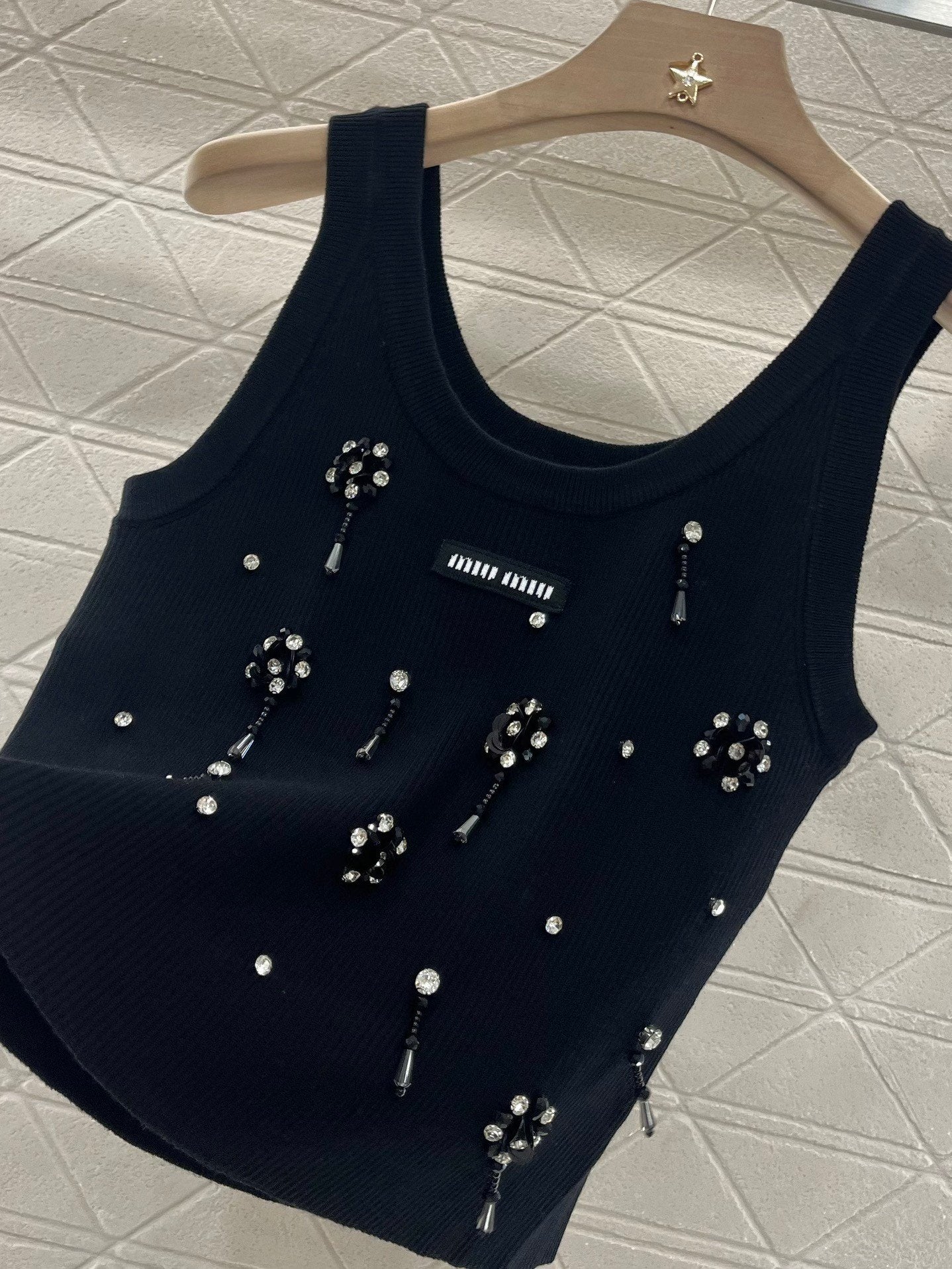 25 Nail bead rhinestone knitted vest
