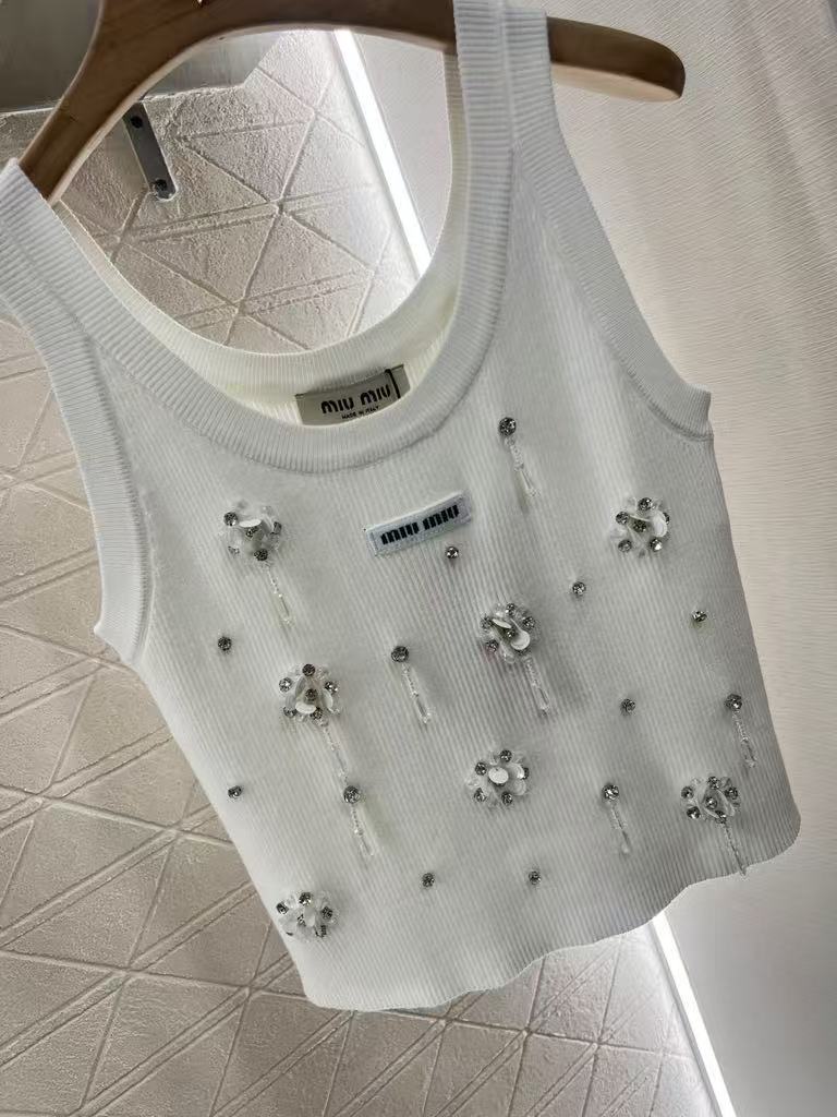 25 Nail bead rhinestone knitted vest