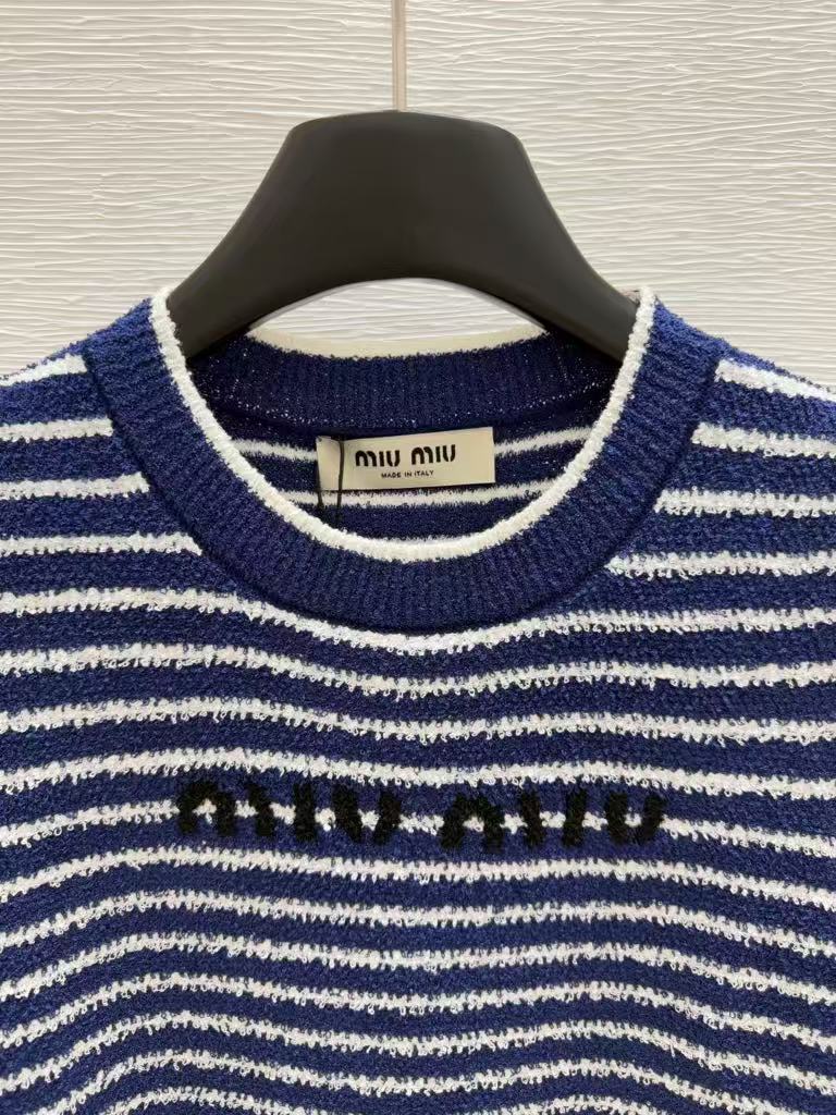 25 Round neck letter logo jacquard stripe contrasting casual knitting set
