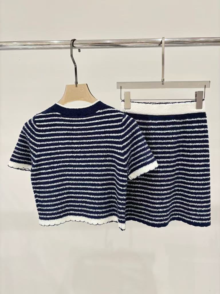 25 Round neck letter logo jacquard stripe contrasting casual knitting set