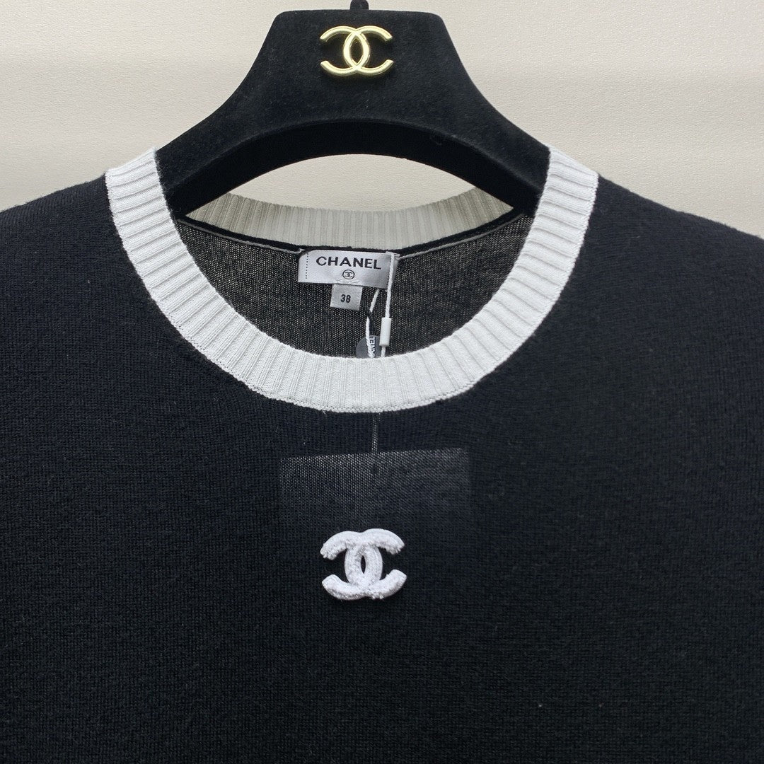 25 Round neck perspective knitted short sleeved shirt