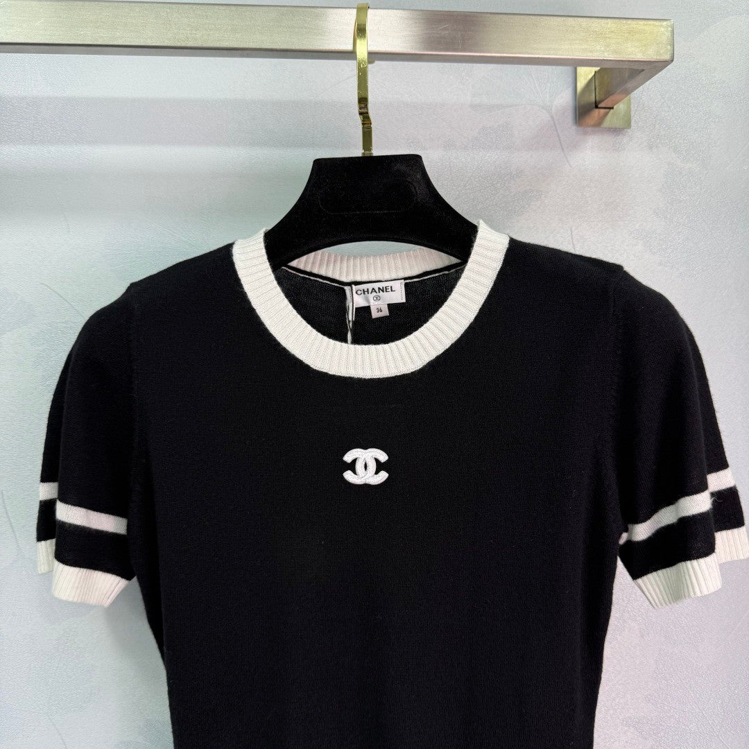 25 Round neck perspective knitted short sleeved shirt