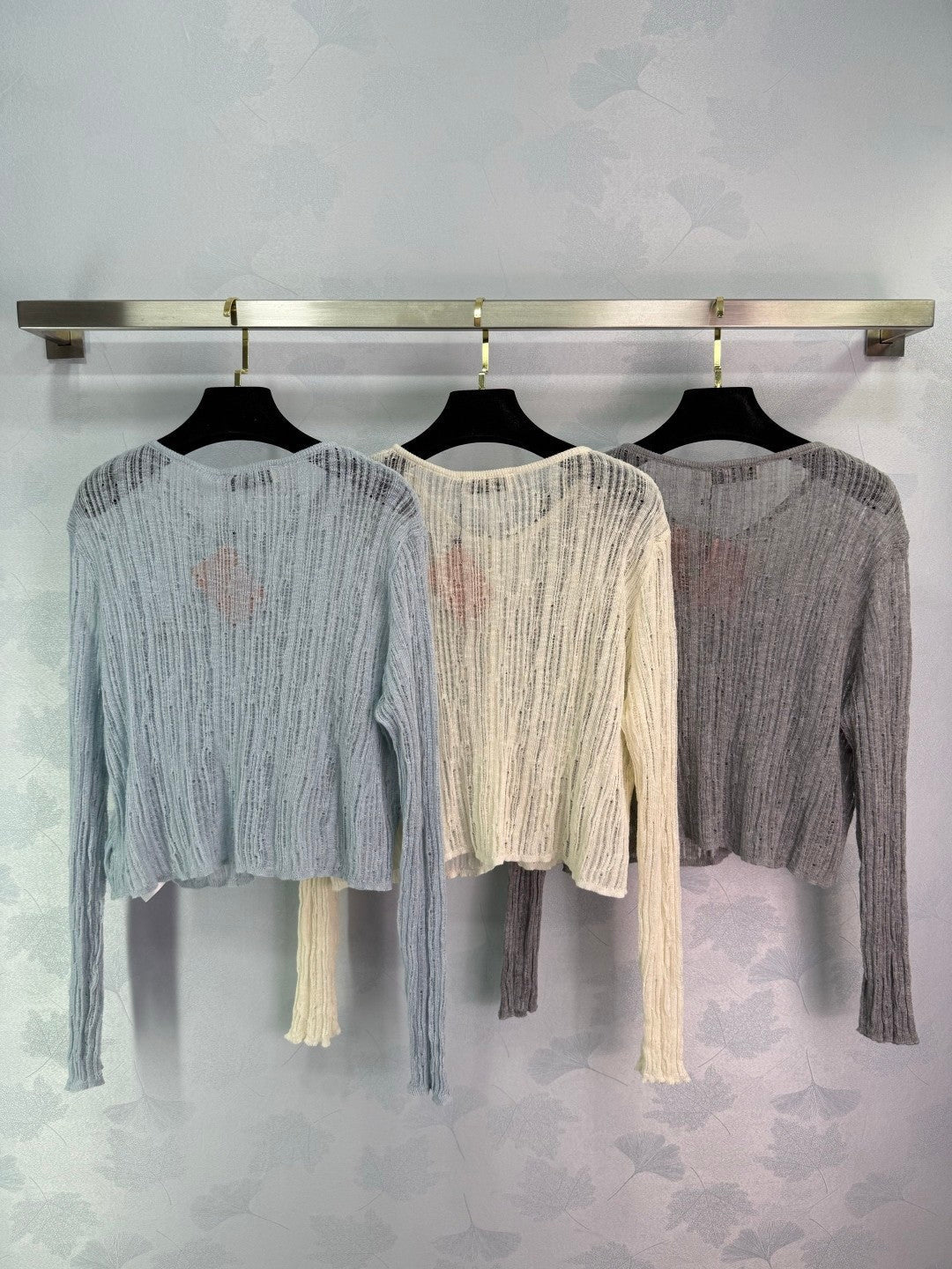 25 Round neck button knit cardigan